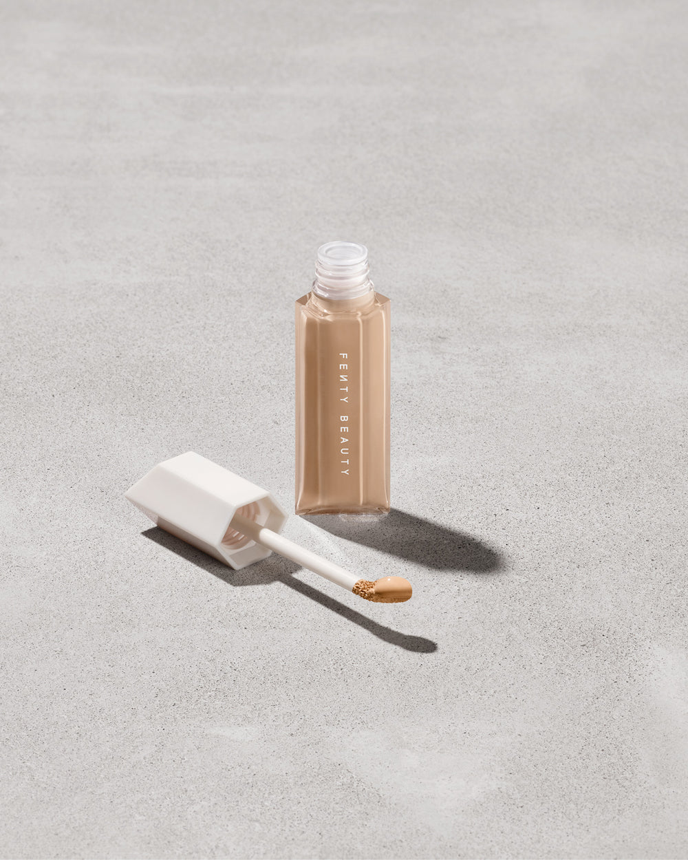 Консилер Fenty Beauty We're Even Hydrating Longwear Concealer, відтінок 240N
