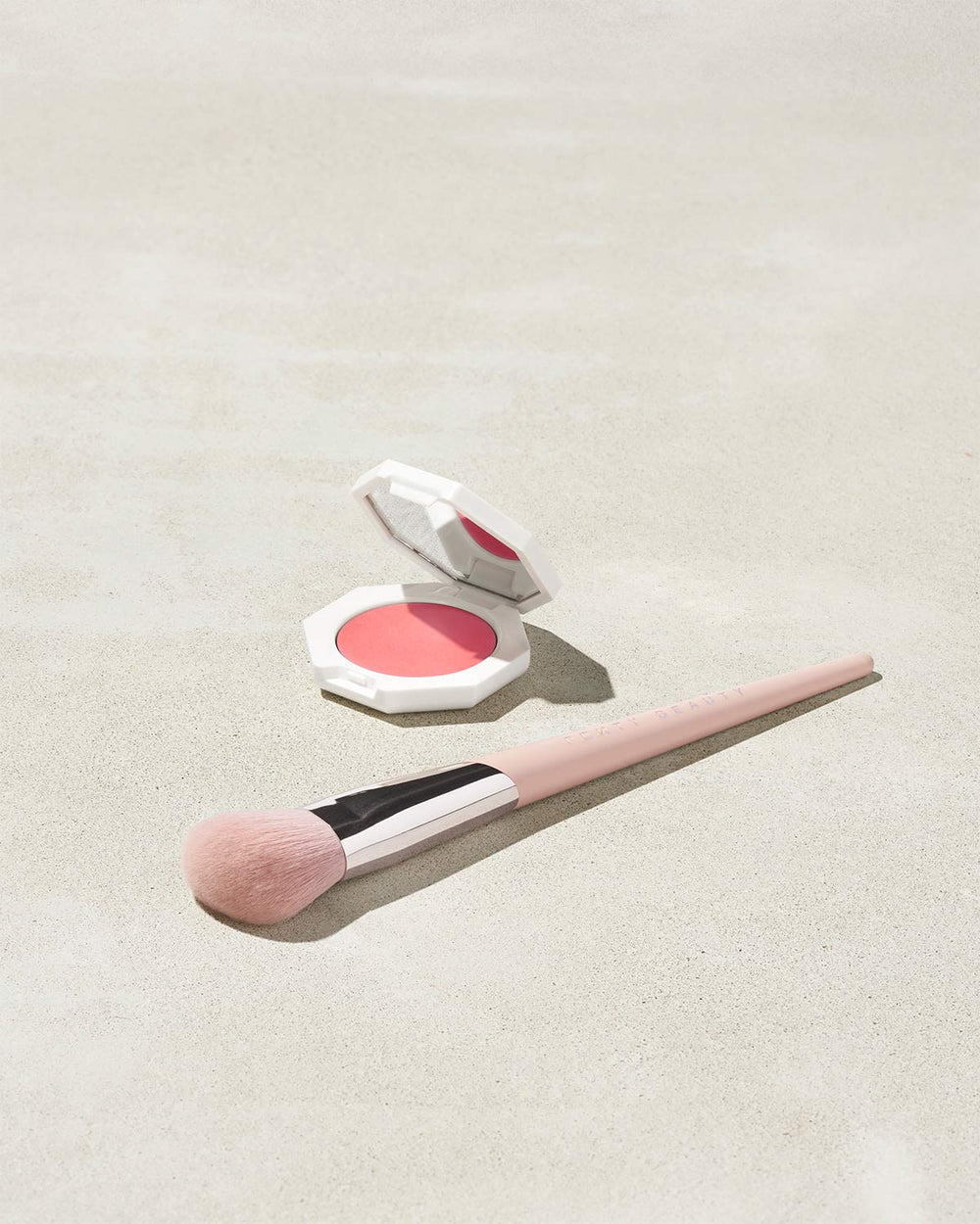 Рум'яна Fenty Beauty Cheeks Out Freestyle Cream Blush, відтінок PETAL POPPIN