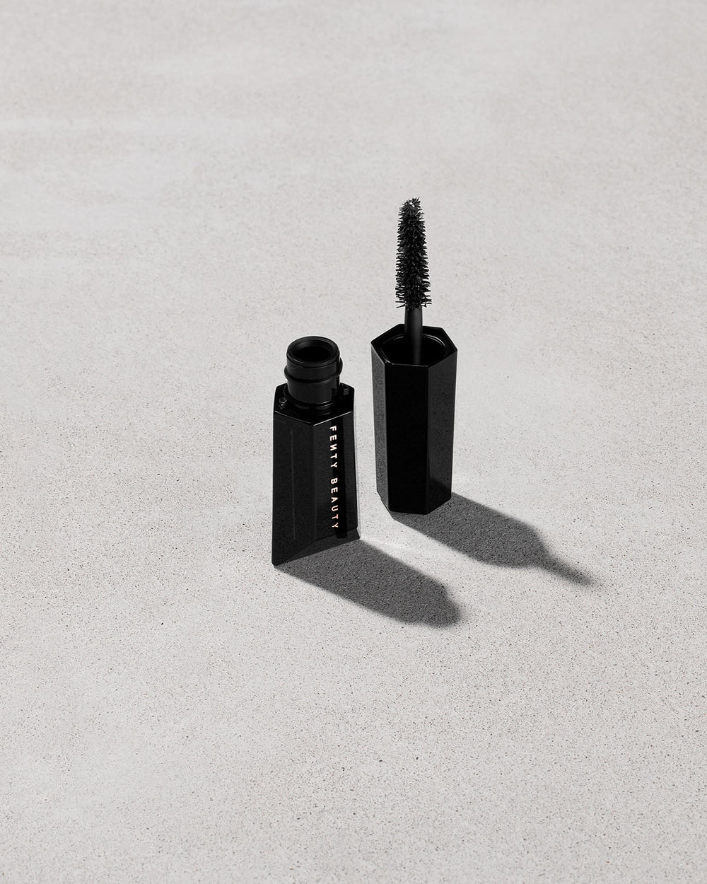 Туш для вій Fenty Beauty Hella Thicc Volumizing Mascara, відтінок Cuz I'm Black