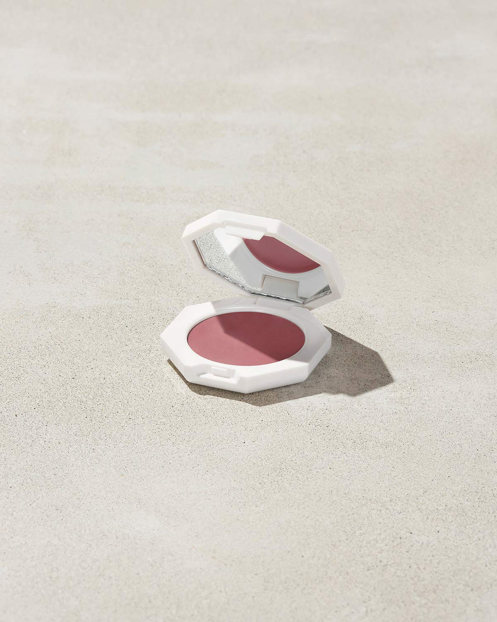 Рум'яна Fenty Beauty Cheeks Out Freestyle Cream Blush, відтінок COOL BERRY