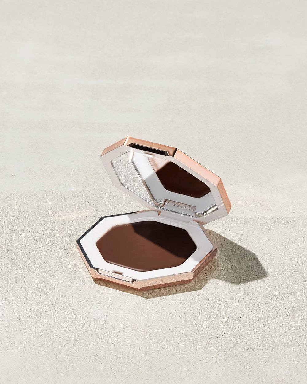 Бронзер Fenty Beauty Cheeks Out Freestyle Cream Bronzer, відтінок CHOCOLATE
