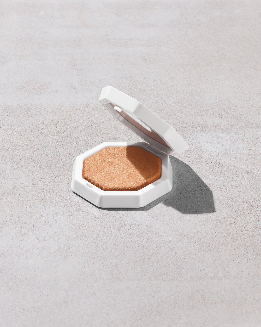 Хайлайтер Fenty Beauty Demi'glow Light-Diffusing Highlighter, відтінок Trophies in Truffle