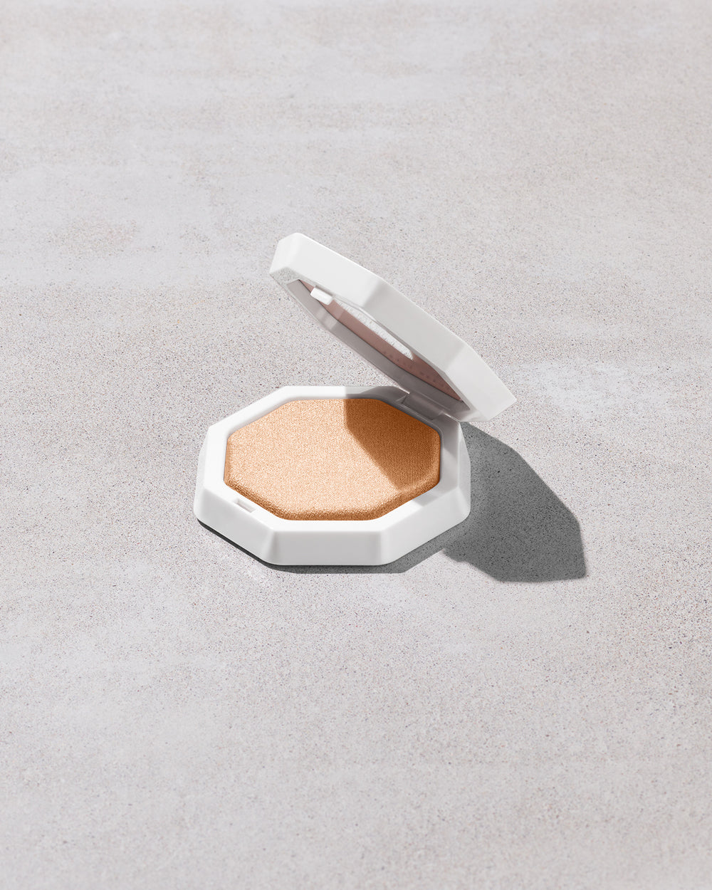 Хайлайтер Fenty Beauty Demi'glow Light-Diffusing Highlighter, відтінок Prosecco
