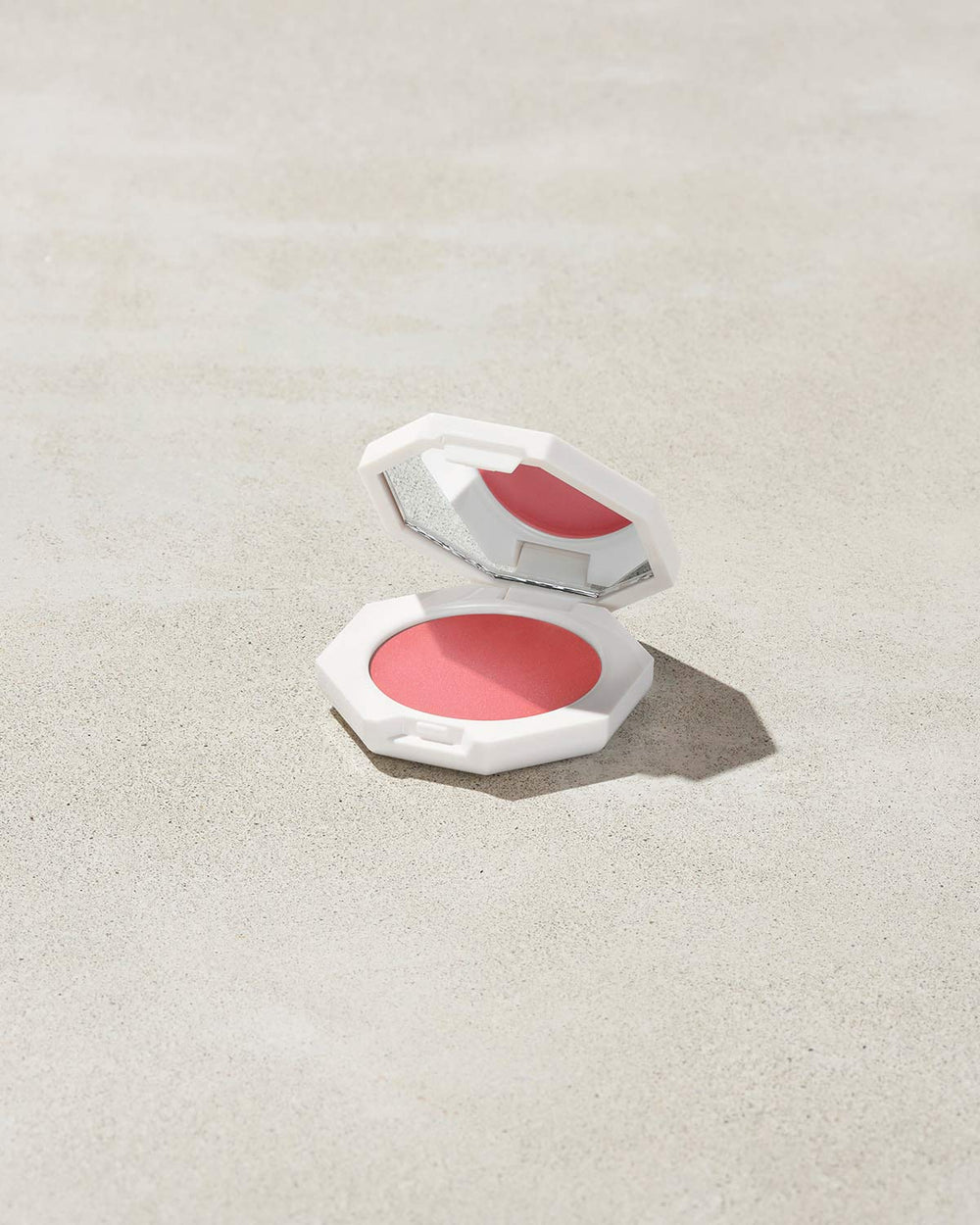 Рум'яна Fenty Beauty Cheeks Out Freestyle Cream Blush, відтінок PETAL POPPIN