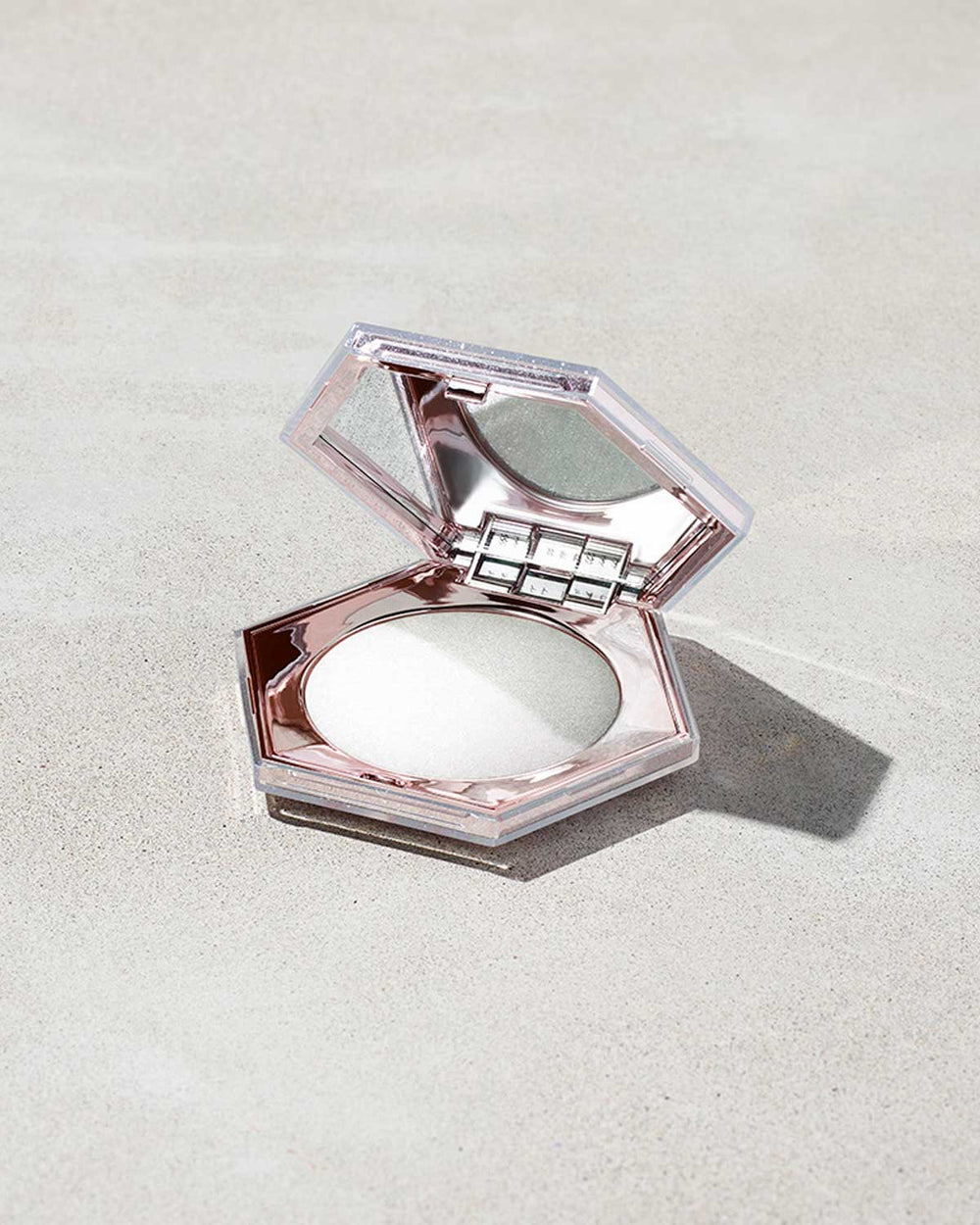 Хайлайтер Fenty Beauty Diamond Bomb All-Over Diamond Veil, відтінок How Many Carats?!