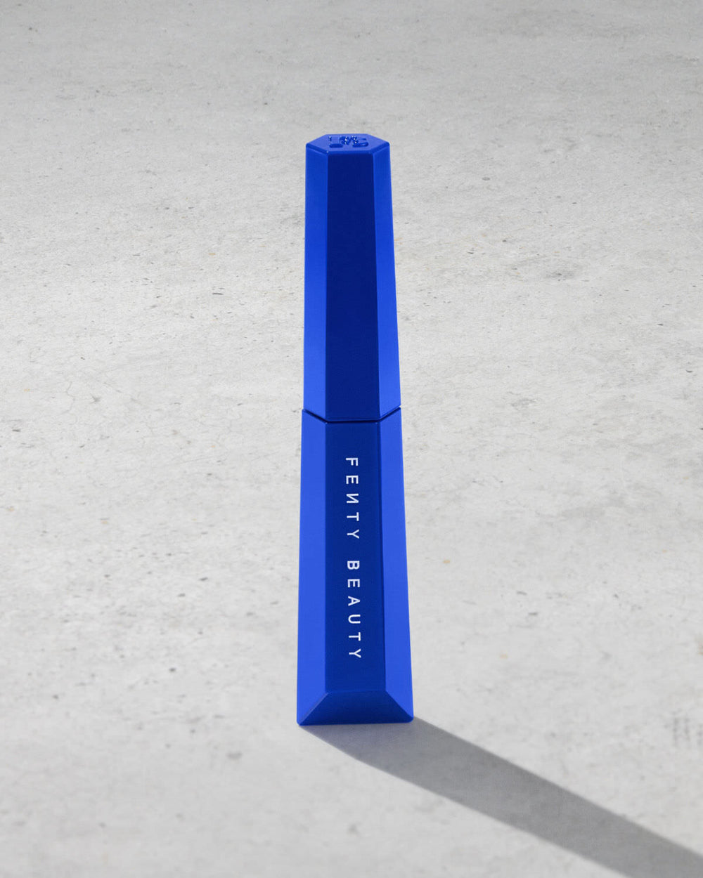 Туш для вій Fenty Beauty Hella Thicc Volumizing Mascara, відтінок Elec'Trip Blue