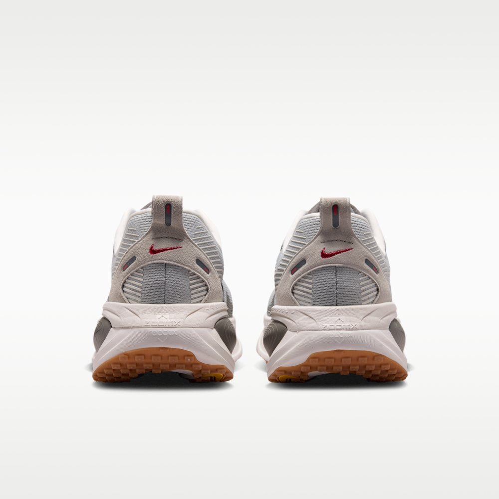 Кросівки для бігу чоловічі Nike Vomero 18