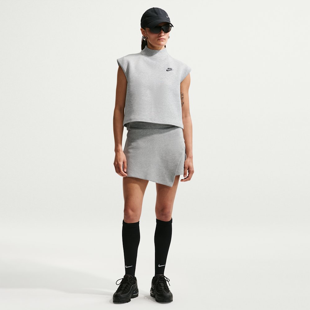 Футболка жіноча Nike Sportswear Tech Fleece