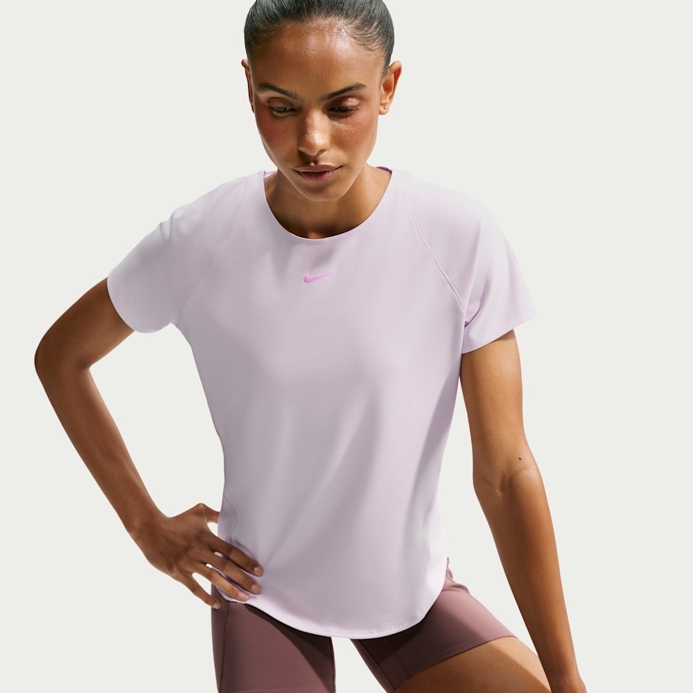 Футболка жіноча Nike Universa