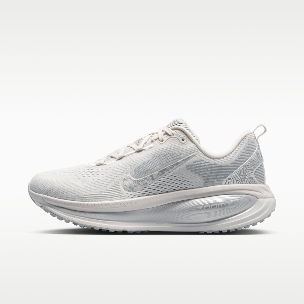 Кросівки для бігу жіночі Nike Vomero 18 SE