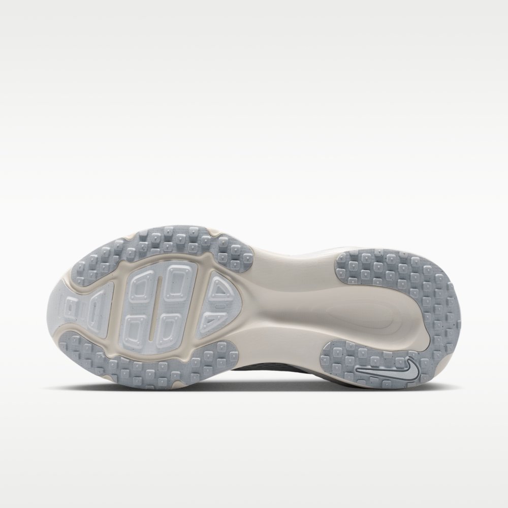 Кросівки для бігу жіночі Nike Vomero 18 SE