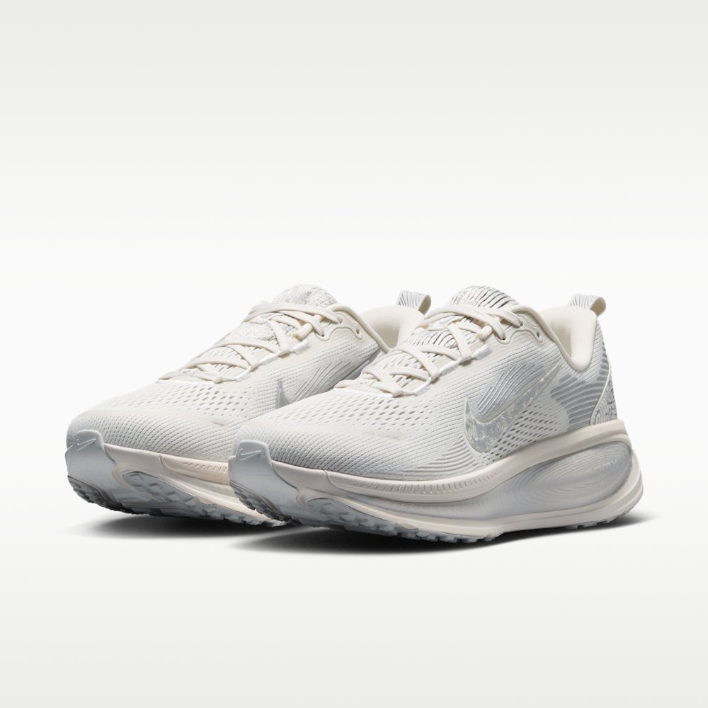 Кросівки для бігу жіночі Nike Vomero 18 SE